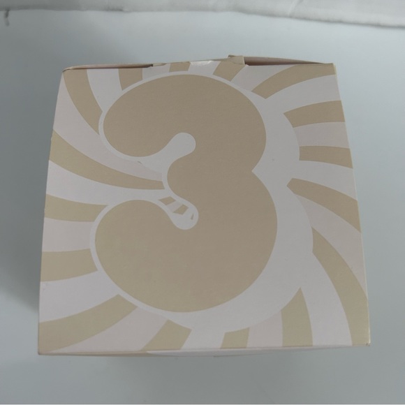 The Body Shop Almond Milk & Honey Treats Cube 3-pc Giftset - Picture 10 of 13